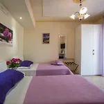 Bed & Breakfast Airport House 4*