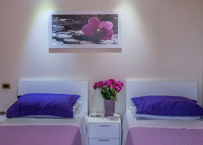 Airport House Oda ve Kahvaltı 4*