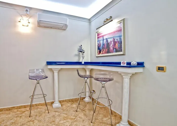 Airport House Oda ve Kahvaltı 4*