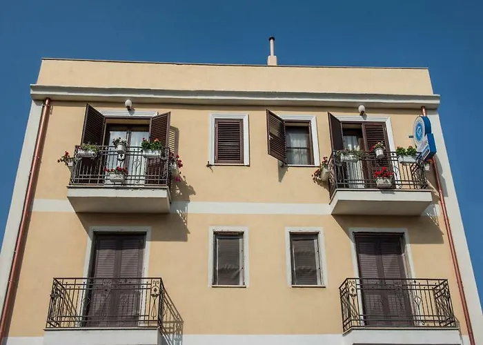 Airport House Oda ve Kahvaltı 4*