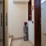 Airport House 4*