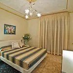 Airport House Bed & Breakfast 4*