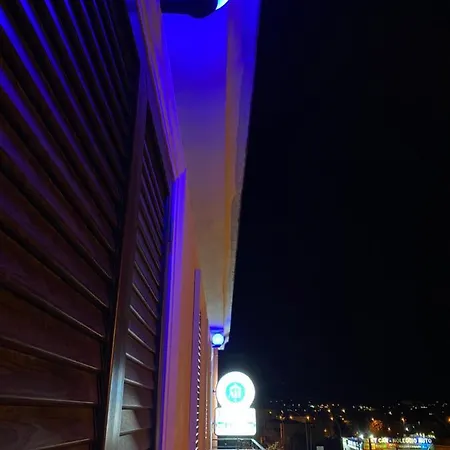 Airport House Bed & Breakfast 4*