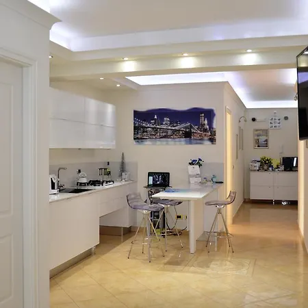 Airport House Oda ve Kahvaltı 4*