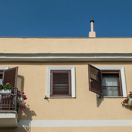 Bed & Breakfast Airport House 4*