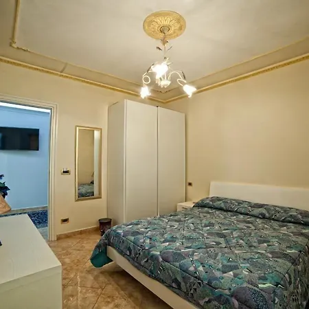 Alojamento de Acomodação e Pequeno-almoço Airport House Reggio di Calabria