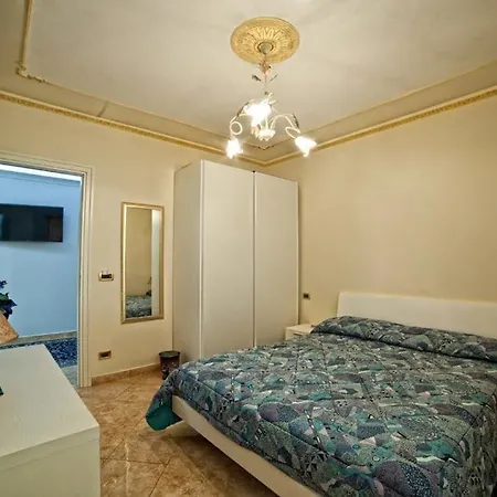 Airport House فندق مبيت وإفطار