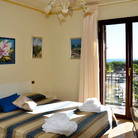 Airport House فندق مبيت وإفطار 2*