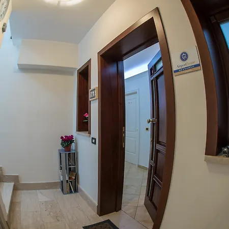 Airport House فندق مبيت وإفطار