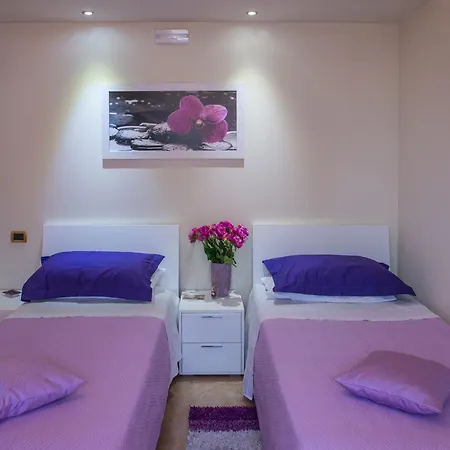 Airport House 4*