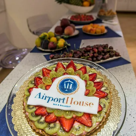 فندق مبيت وإفطار Airport House 2*