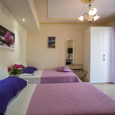 Bed & Breakfast Airport House 4*