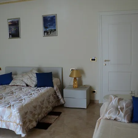 Airport House 2* ريجّو دي كالابريا