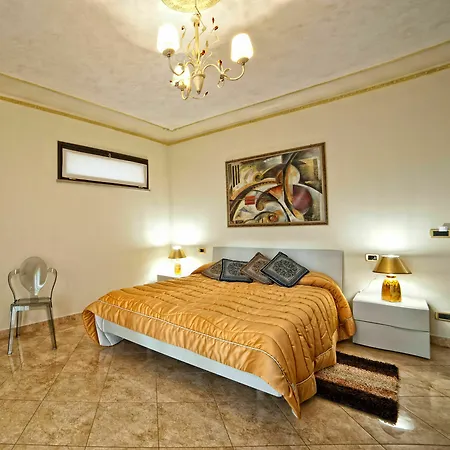 Airport House فندق مبيت وإفطار ريجّو دي كالابريا