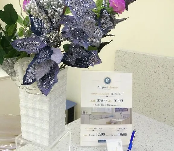 فندق مبيت وإفطار Airport House 4*