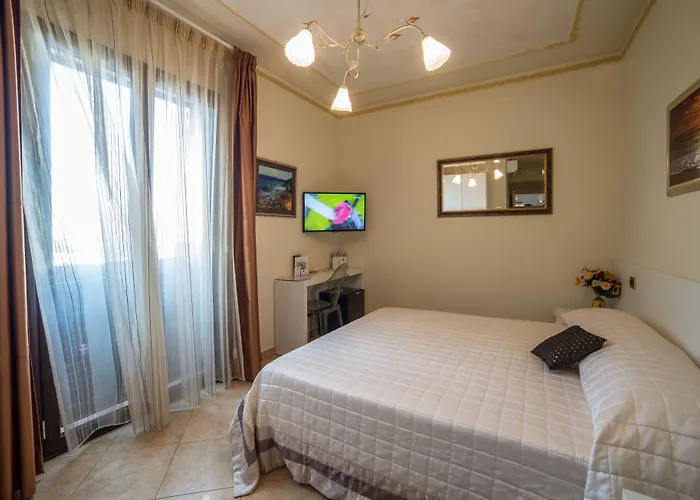 Airport House 4* ريجّو دي كالابريا