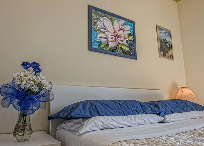 Airport House فندق مبيت وإفطار 4*