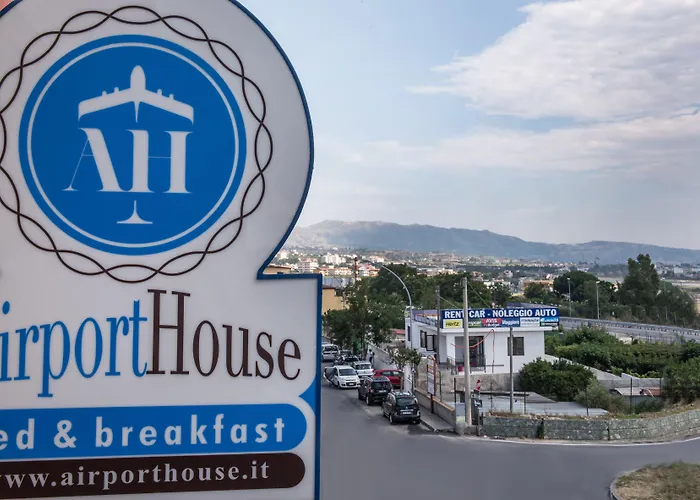 Airport House 4* ريجّو دي كالابريا