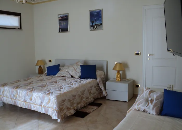 Airport House 4* ريجّو دي كالابريا