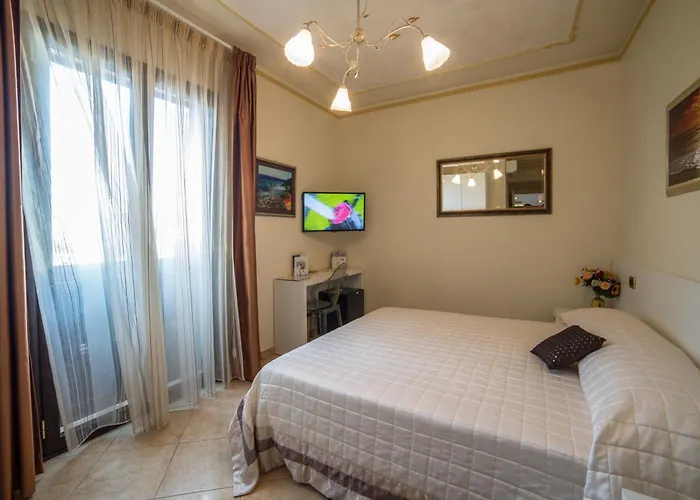 فندق مبيت وإفطار Airport House ريجّو دي كالابريا